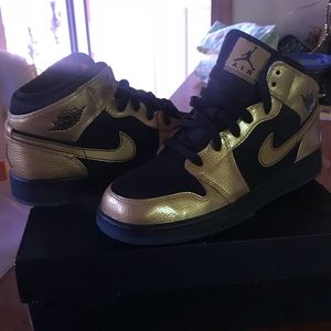 Gold/Black Air Jordan 1 MID GG size 7 * new in box